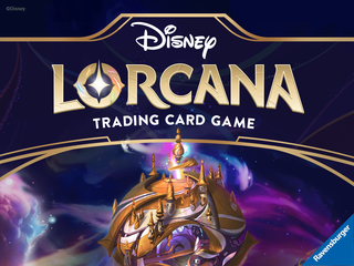Offizielles Key Visual zum Sammelkartenspiel Disney Lorcana: der Schriftzug „Disney Lorcana Trading Card Game“ über einer goldenen Kuppel vor violettem Sternenhimmel