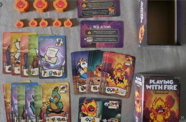 Helden müssen draußen bleiben: Playing with Fire – Box-Artwork der Spieleschmiede-Erweiterung